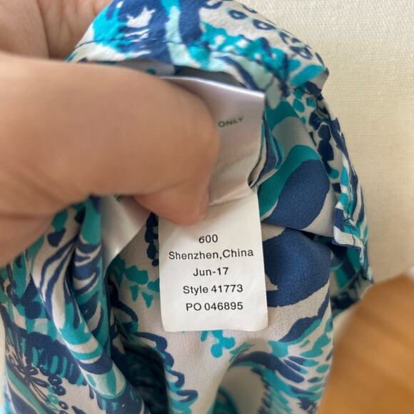 Lilly Pulitzer Elsa Keep On Trunkin Blue & White Elephant Silk Blouse - Picture 7 of 8